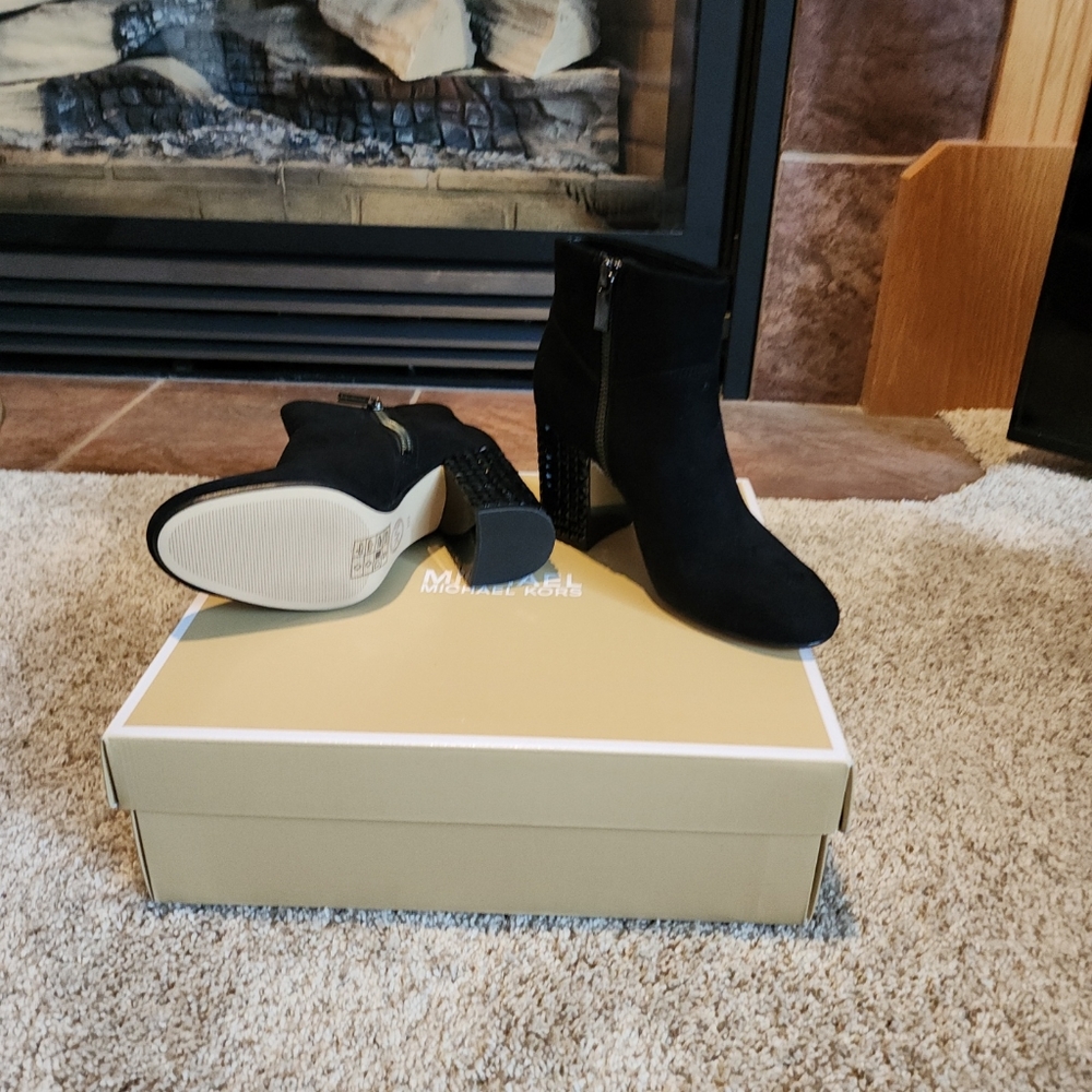 NEW IN BOX Michael Michael Kors Women's Arabella Ankle Boot Suede Charcoal SZ 5M